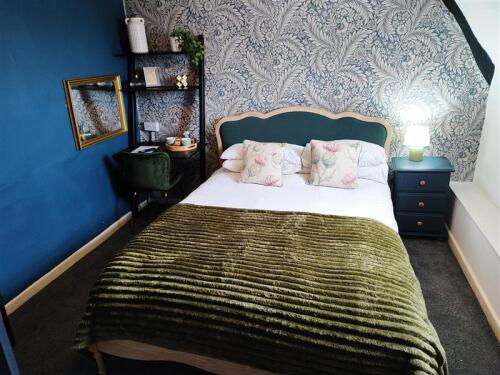Book the Cotswolds - Chestnuts Bed & Breakfast
