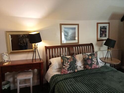 Book the Cotswolds - Chestnuts Bed & Breakfast