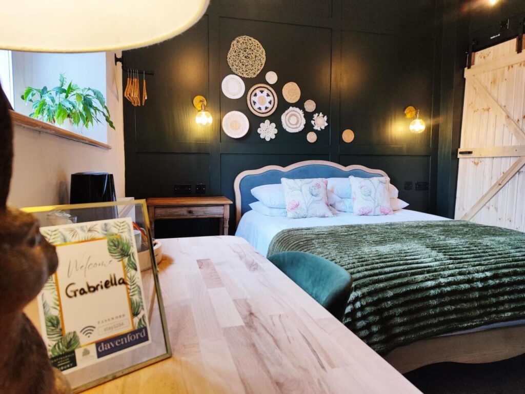 King-Ensuite-room-23