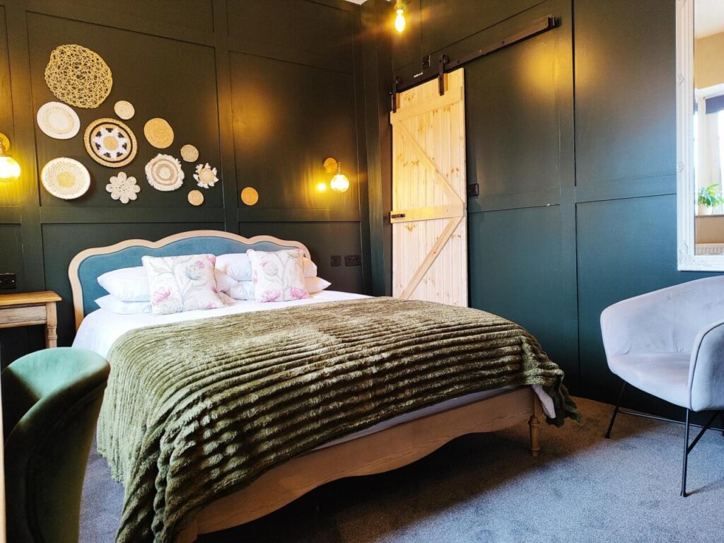 King-Ensuite-room-24