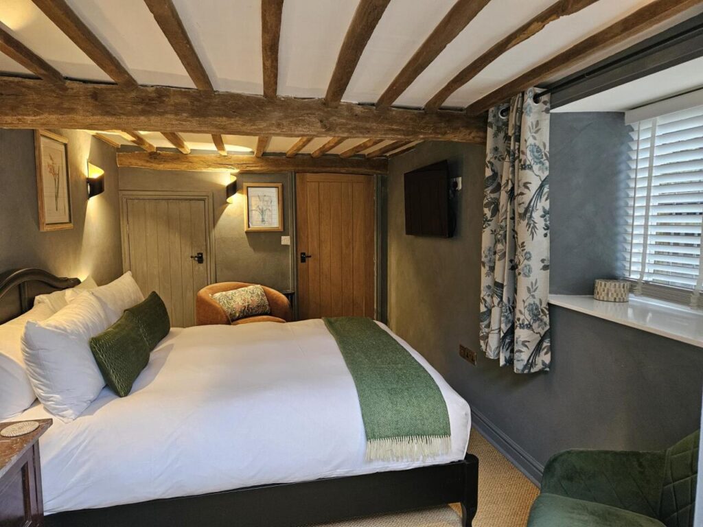 cotswold-cottage-guesthouse-classic-king-room-3-04