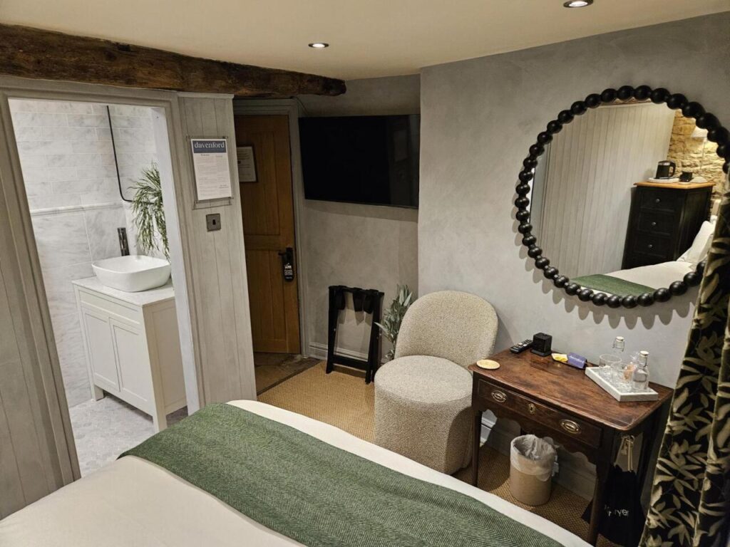 cotswold-cottage-guesthouse-shoebox-basic-double-room-08