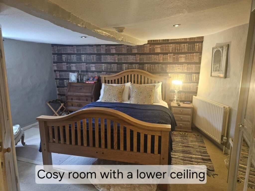 Stow-on-the-Wold B&B room above Davenford tearoom