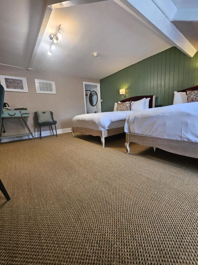 cotswold-gardens-b-and-b-family-room-king-ensuite-04