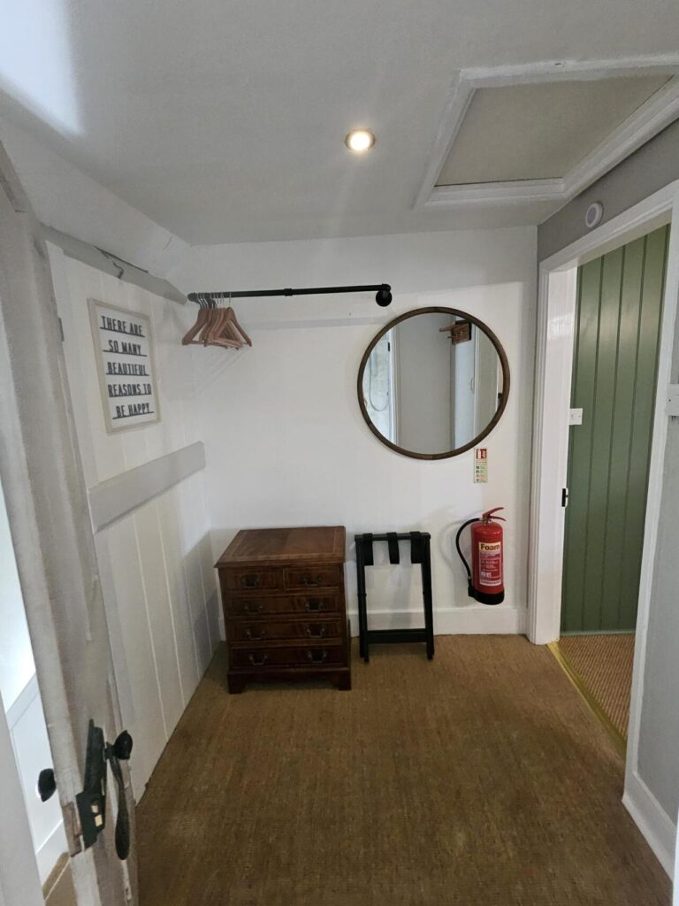 cotswold-gardens-b-and-b-family-room-king-ensuite-05