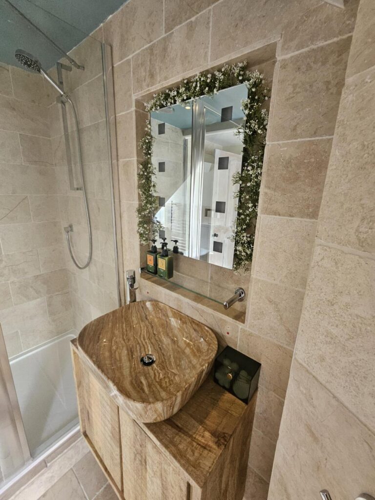 cotswold-gardens-b-and-b-family-room-king-ensuite-06
