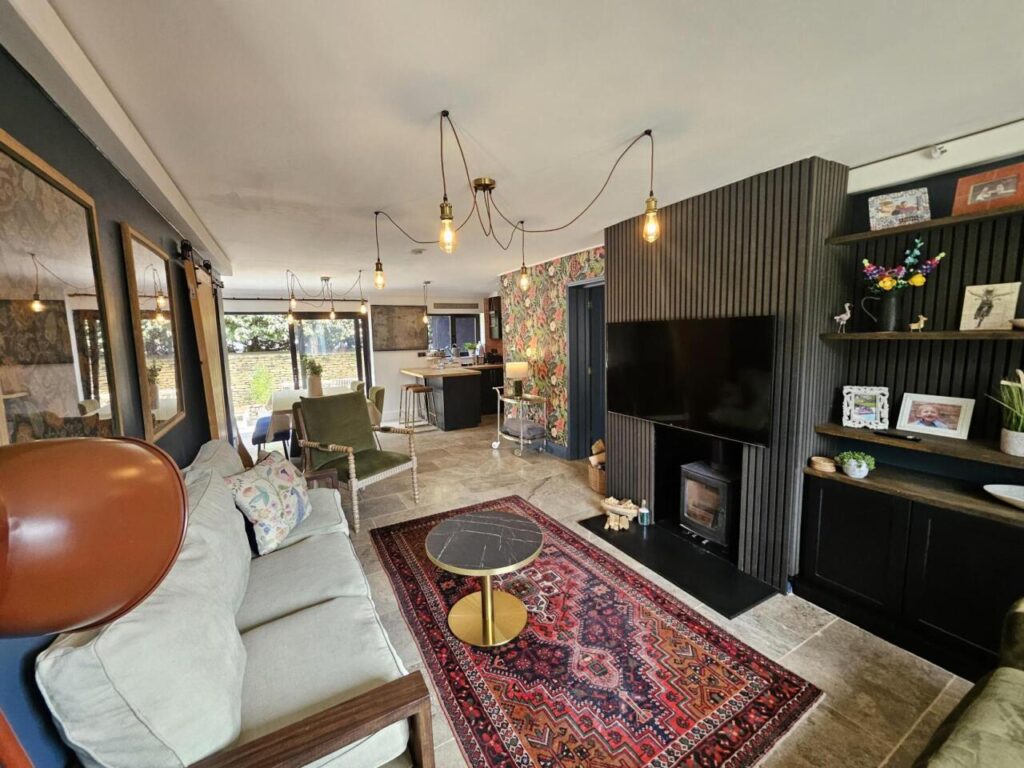 Cotswold Stay Burford holiday cottage bedroom