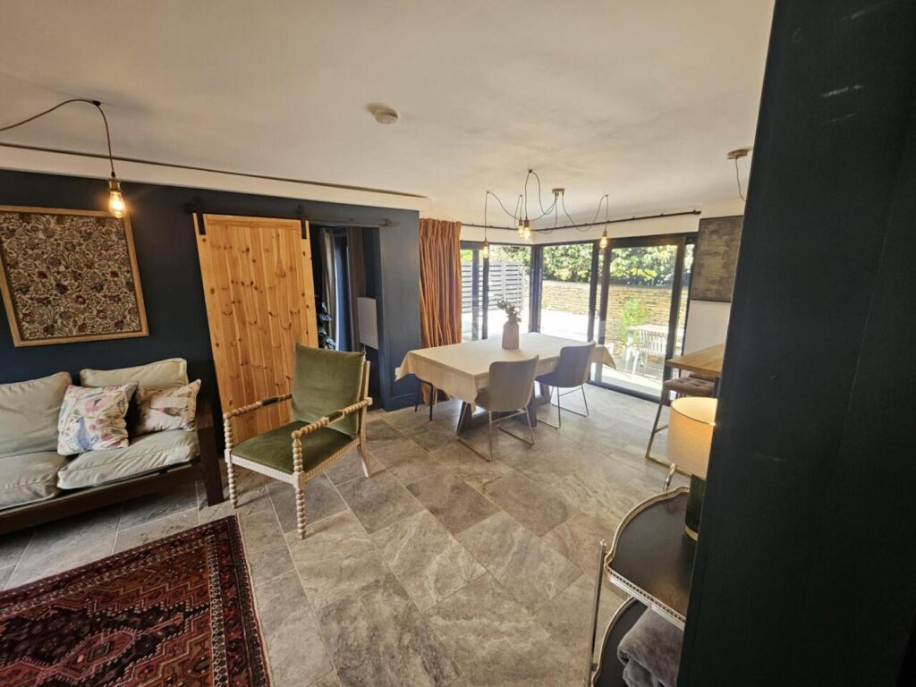 Cotswold Stay Burford holiday cottage bedroom