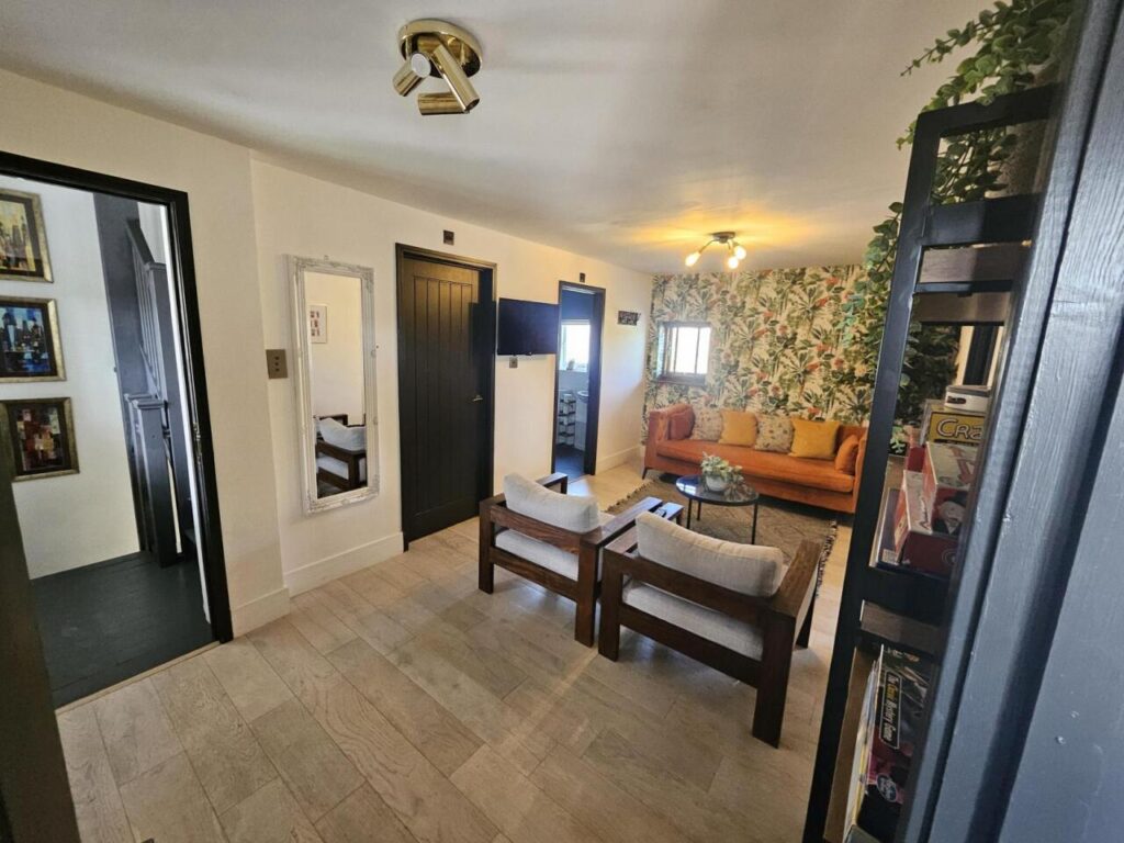 Cotswold Stay Burford holiday cottage bedroom